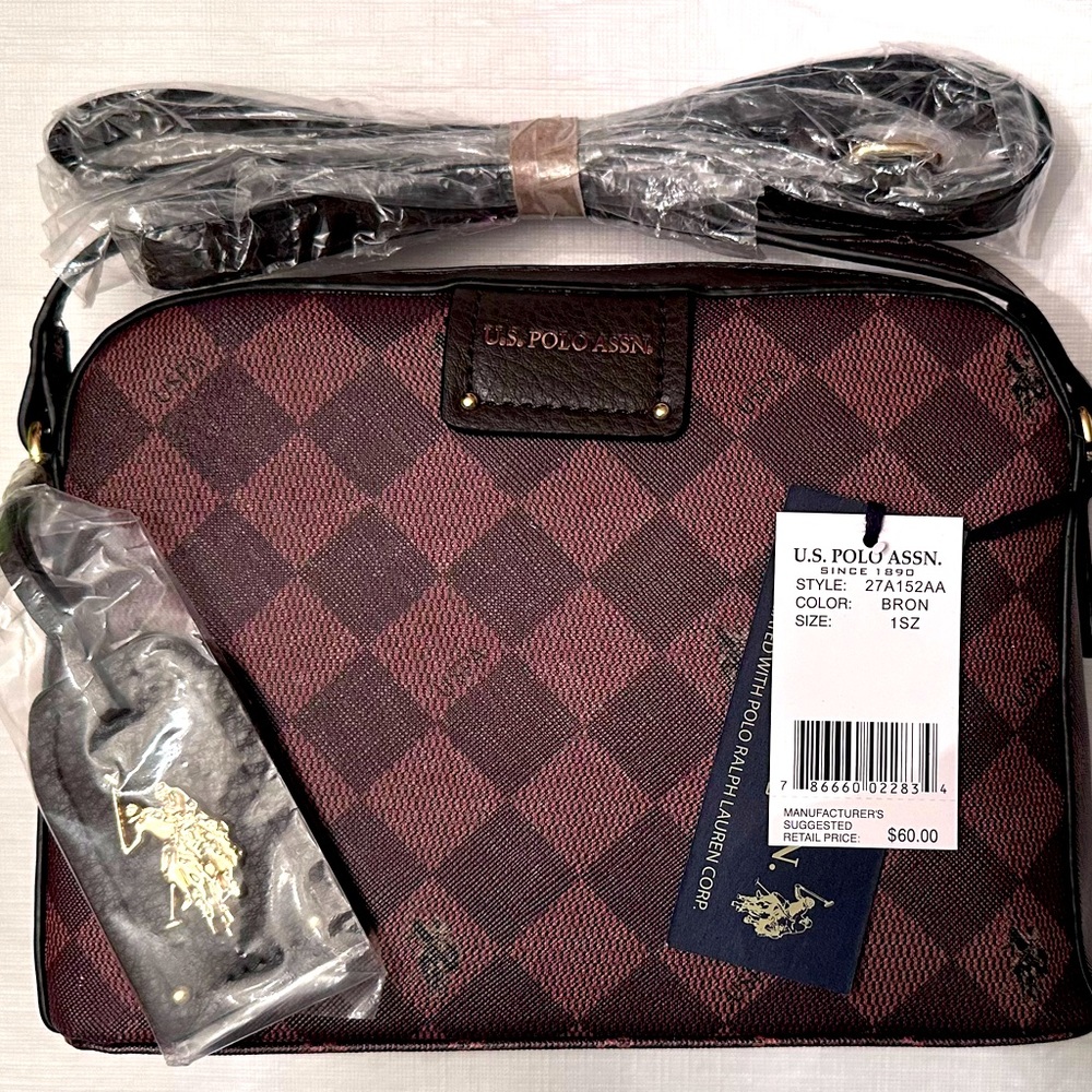 US POLO ASSN. 27A152-AA00A
DIAMOND SIGNATURE CROSSBODY BAG
